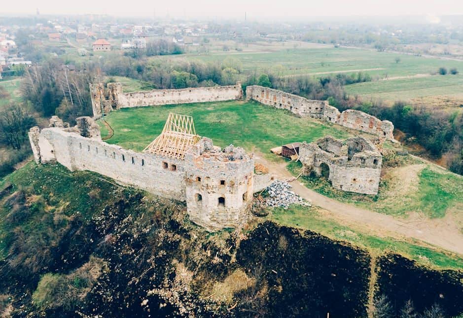Пнівський замок фото