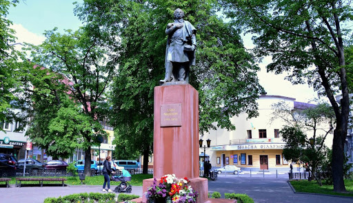 Памятник Мицкевичу в Ивано-Франковске